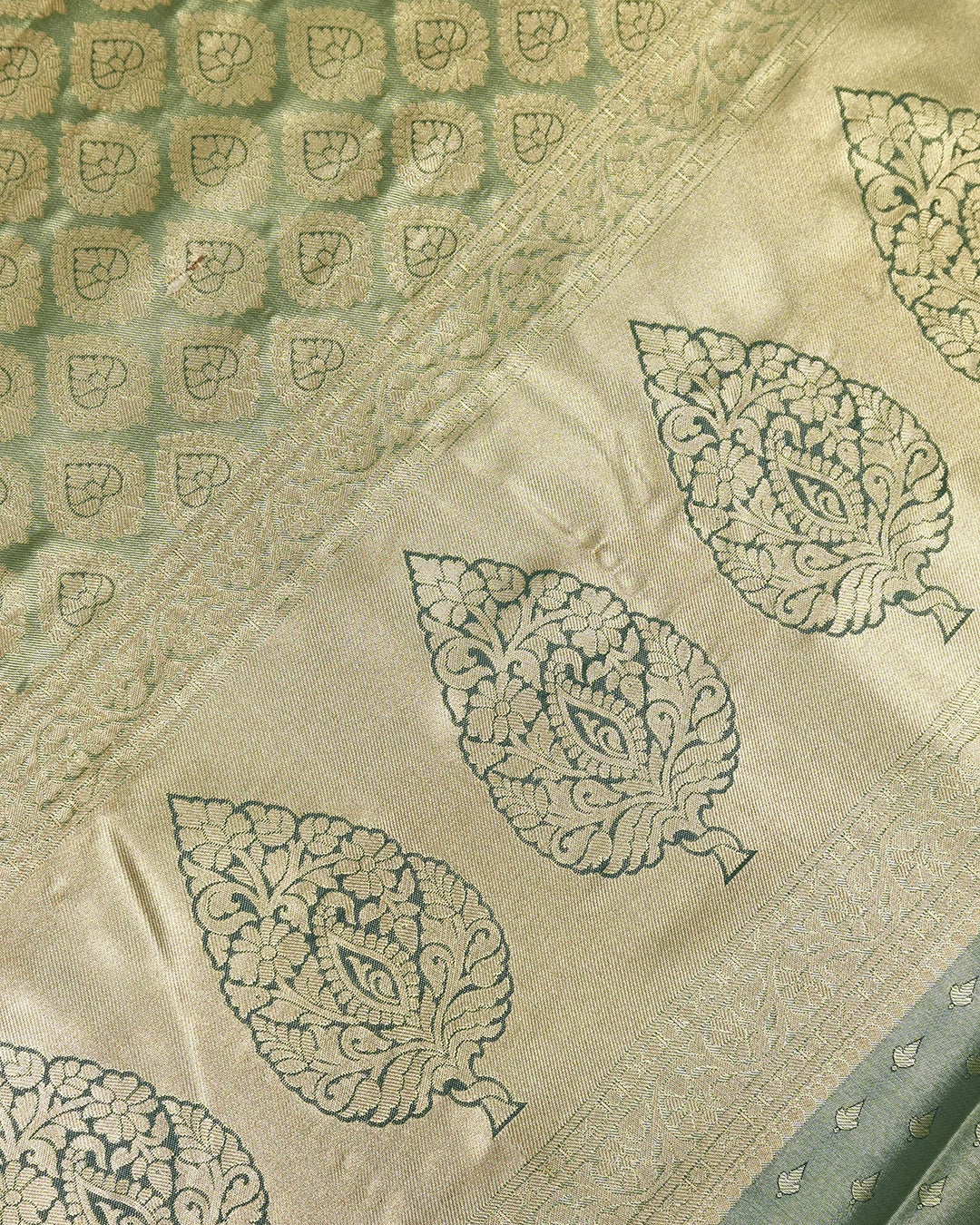 Green Kanjivaram Silk Saree with Floral Jaal and Rich Border with Paisley Weaving