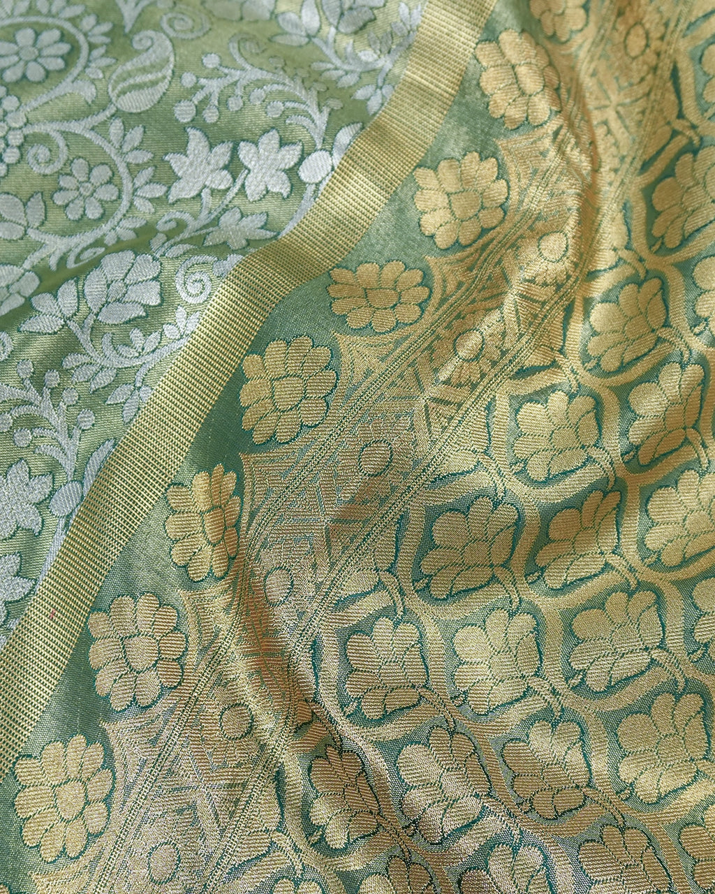 Elegant Green Kanjivaram Silk Saree with Floral Jaal Zari and Contrast Border