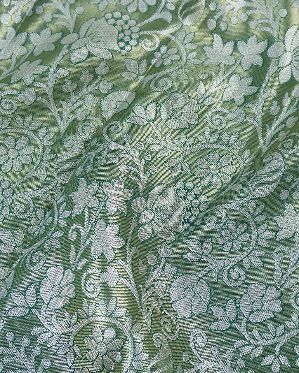 Elegant Green Kanjivaram Silk Saree with Floral Jaal Zari and Contrast Border