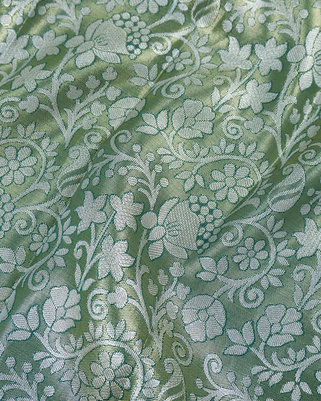 Elegant Green Kanjivaram Silk Saree with Floral Jaal Zari and Contrast Border