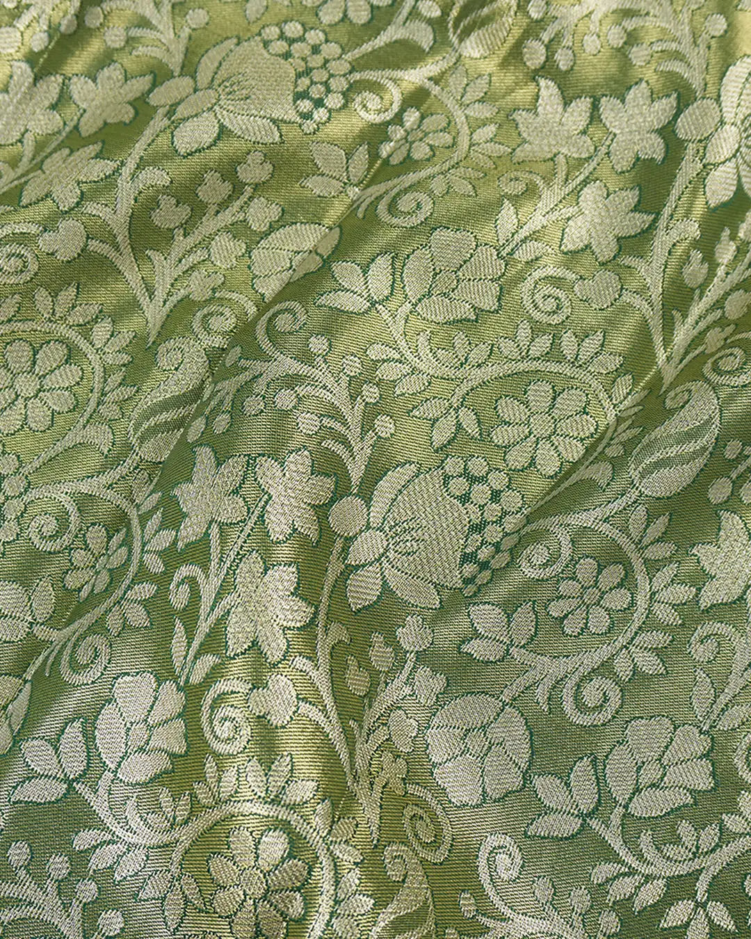 Elegant Green Kanjivaram Silk Saree with Floral Jaal Zari and Contrast Border