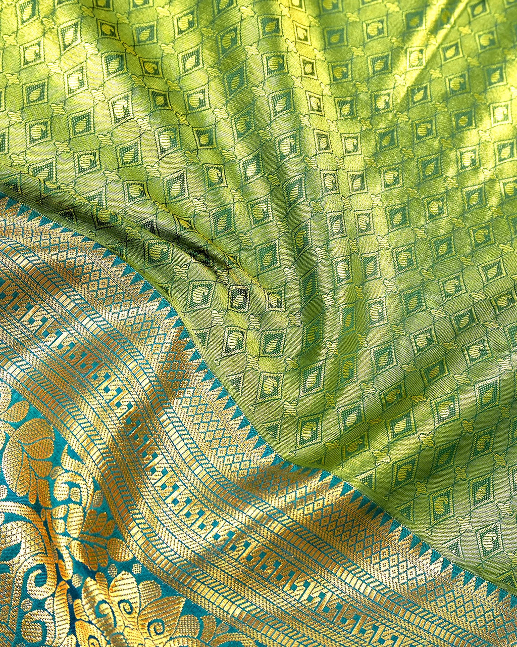 Elegant Green Kanjivaram Silk Saree with Floral Jaal Zari and Contrast Border