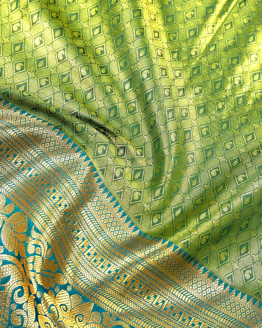 Elegant Green Kanjivaram Silk Saree with Floral Jaal Zari and Contrast Border