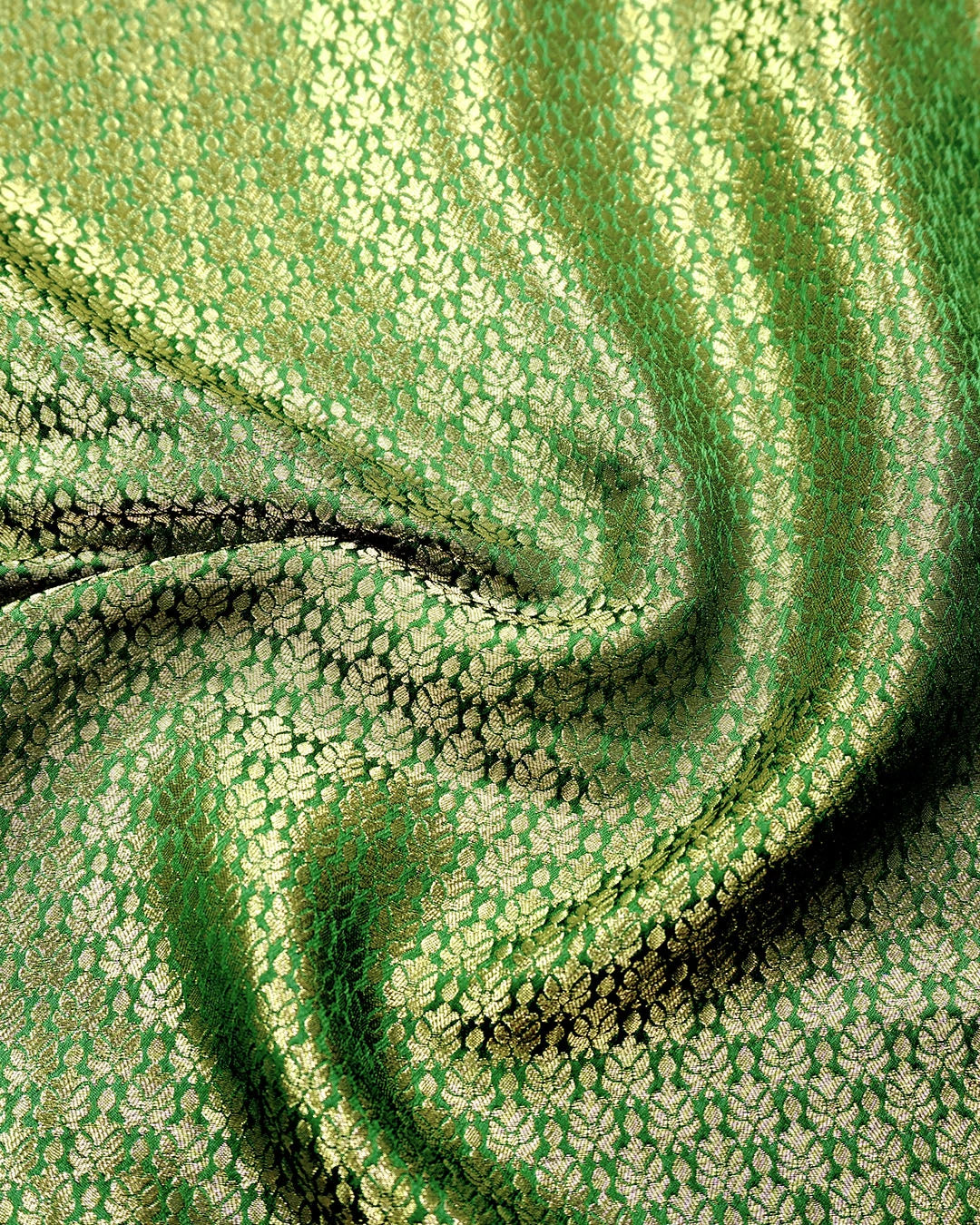 Green Banarasi Silk Sarees with Floral Jaal Weaving