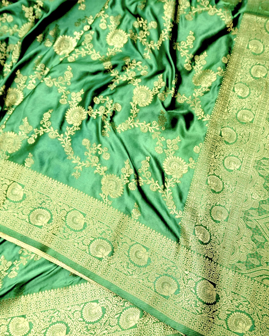 Green Banarasi Silk Sarees with Floral Jaal Weaving