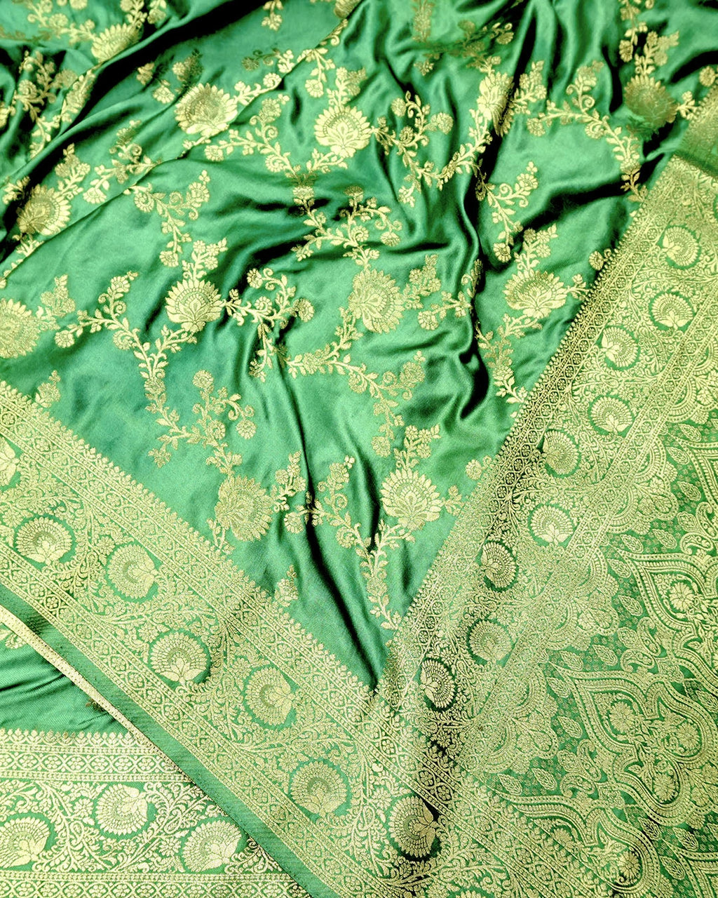 Green Banarasi Silk Sarees with Floral Jaal Weaving