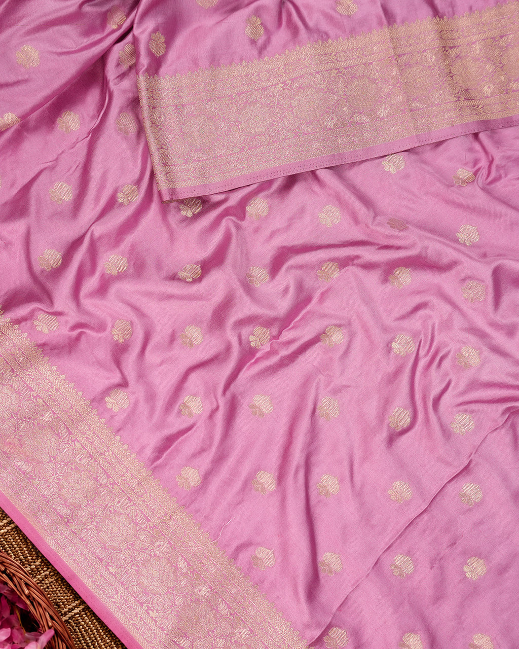 Orchid Pink Banarasi Silk Saree Highlighting Fine Floral Medallion Butis Weaves