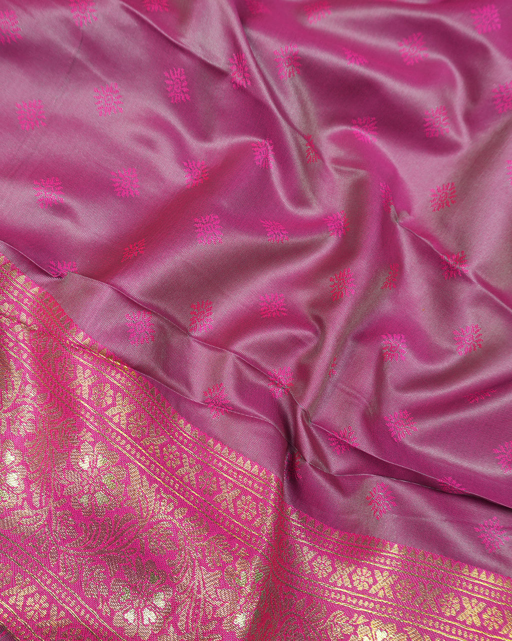 Light Green Kanjivaram Silk Saree with Traditional Peacock Motifs Arches Weaves