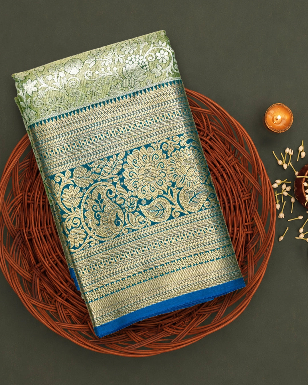 Elegant Green Kanjivaram Silk Saree with Floral Jaal Zari and Contrast Border