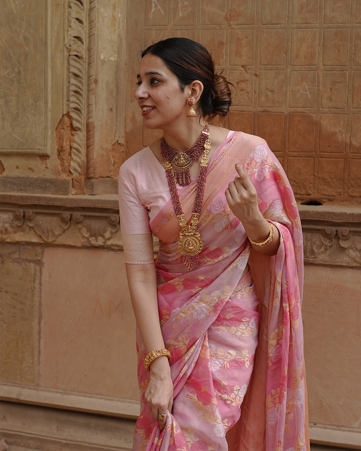 Pastel Rose Glow Pure Chiffon Saree with Delicate Zari and Floral Detailing